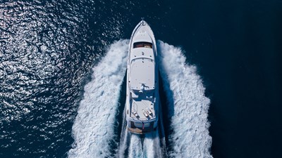 Outrageous  10 Hatteras 80