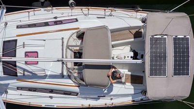 2010 Beneteau 40 14 