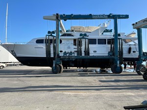 2001 Broward Raised Pilothouse MY 72 