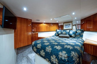EAGLE'S NEST 31 _forward_stateroom_16