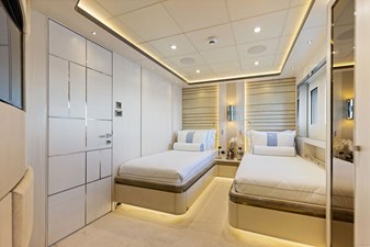 MOONRAKER 26 
