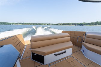 UNPLUGGED 19 Aft cockpit seat
