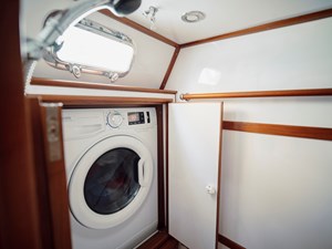 FREE RANGE 22 FREE RANGE 2008 Hylas 54, Washer/Dryer