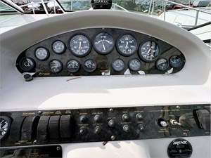2003 Cruisers 3075 Express 34 