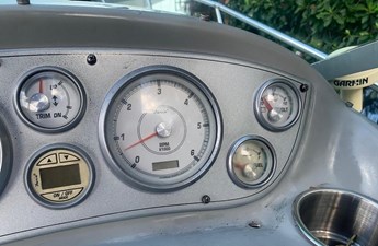 2004 Maxum Cruiser 18 