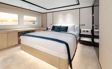 BEAUTE 42 Majesty Yacht 120 (BEAUTY)