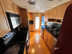 2001 Broward Raised Pilothouse MY 31 
