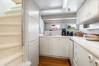 Highline 29 30_1989 102ft Oceanfast Motor Yacht HIGHLINE