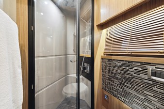 - 42 43_2018 59ft Sea Ray L590 Flybridge