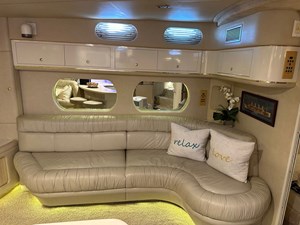 LUCHY 23 1995 SEA RAY 63 SALON STARBOARD SOFA