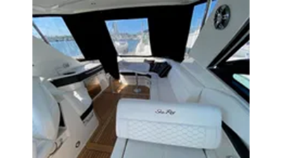 2022 Sea Ray 320 Sundancer Outboard 12 