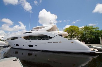 - 24 115-2015-Sunseeker-Sport-Yacht-01