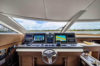 2015 Prestige 750 38 
