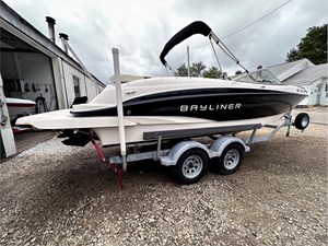 2011 BAYLINER 235BR 4 
