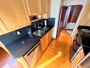 2001 Broward Raised Pilothouse MY 32 