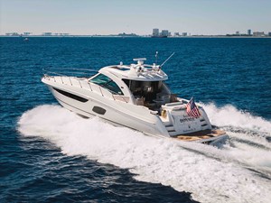 RECON ROYALE 43 Port quarter profile