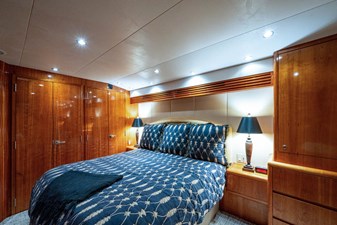 EAGLE'S NEST 26 _master_stateroom_6