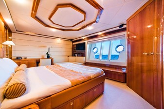 FERRETTI 881 24 