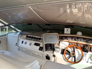 LUCHY 18 1995 SEA RAY 63 HELM 2