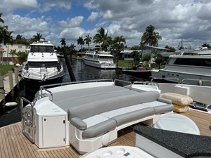 - 13 14_2007 108ft Sunseeker Predator