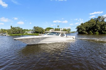 - 1 2_2020 53' Scout 530 LXF