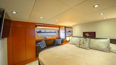 C'EST LA VIE 19 Master Stateroom