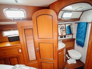 FREE RANGE 14 FREE RANGE 2008 Hylas 54, Owner's Ensuite Head