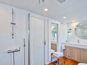 BOOBALE 32 BOOBALE - MASTER BATHROOM (2)