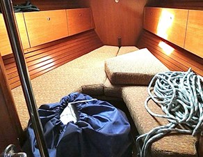 2000 Beneteau 44 Center Cockpit 11 