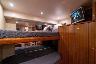 Knot Racing 41 74-2007-Viking-Enclosed-Bridge-41