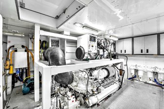 Ferretti Yachts Custom Line 94 109 