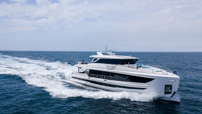 Horizon FD90  0 FD90 cruising through ocean waters.