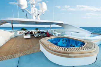 ARMADA 4 Sun Deck