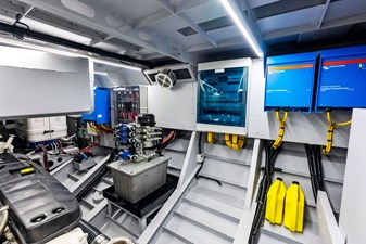 Shaloha 33 Engine Room
