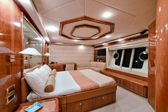 FERRETTI 881 28 