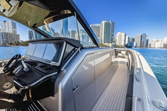 Cigarette 42 Auroris 12 