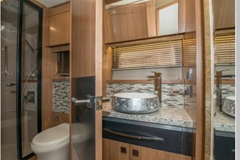 Riviera II  24 Master In-Suite Head