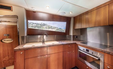 Sunseeker Yacht 90  24 Sunseeker 90