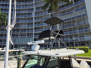 2023 Boston Whaler 360 Outrage 20 