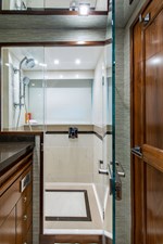 OBSESSION 25 Master Shower 