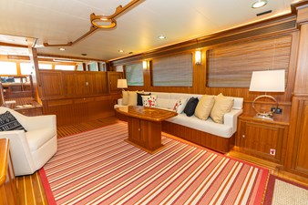 C'EST LA VIE 10 011 Salon facing Starboard Forward
