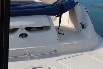2004 Sea Ray 220 Sundeck 10 11