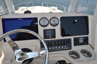 Boston Whaler 250 11 Chartplotter
