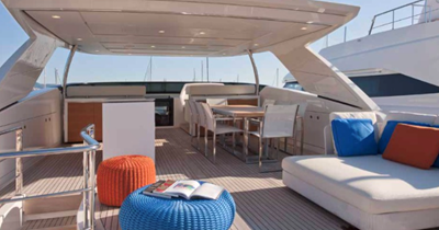MUMA 9 MY Muma Sun deck