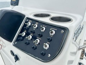 2016 Nauticstar 2110 Sport 34 35