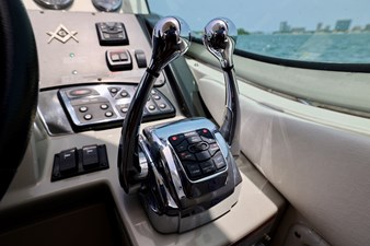ANTANI 12 330-SUNDANCER-SEA-RAY-2014-YACHTSBLUE-ENGINE-CONTROLS