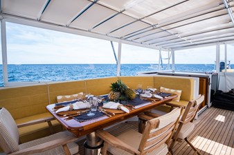 Fortuna 42 Flybridge Dining
