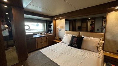 NINE NINE WINE 5 Master Cabin2