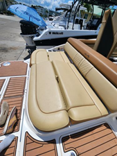 2015 Sea Ray 270 Sundeck 18 19