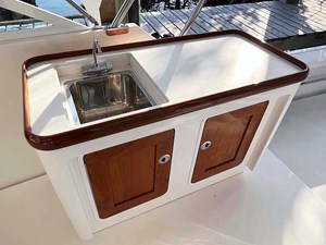 LUNA 12 LUNA, 2013 Hunt Yachts Harrier 36: Wetbar